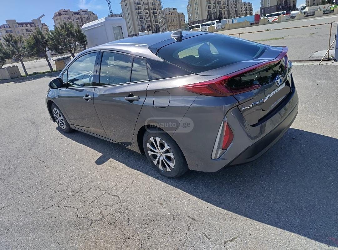 Toyota Prius - фото 2