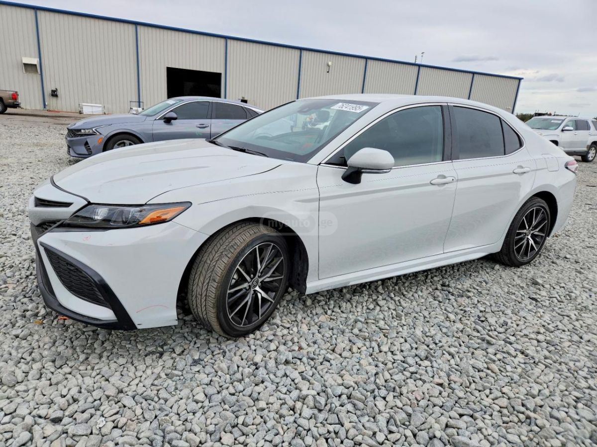 Toyota SE Nightshade 4dr Front-Wheel — миниатюра 1