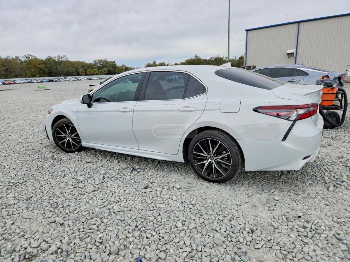 Toyota SE Nightshade 4dr Front-Wheel — миниатюра 2