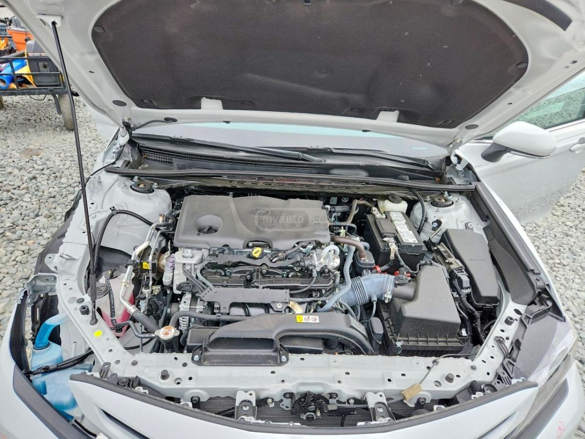 Toyota SE Nightshade 4dr Front-Wheel — миниатюра 6