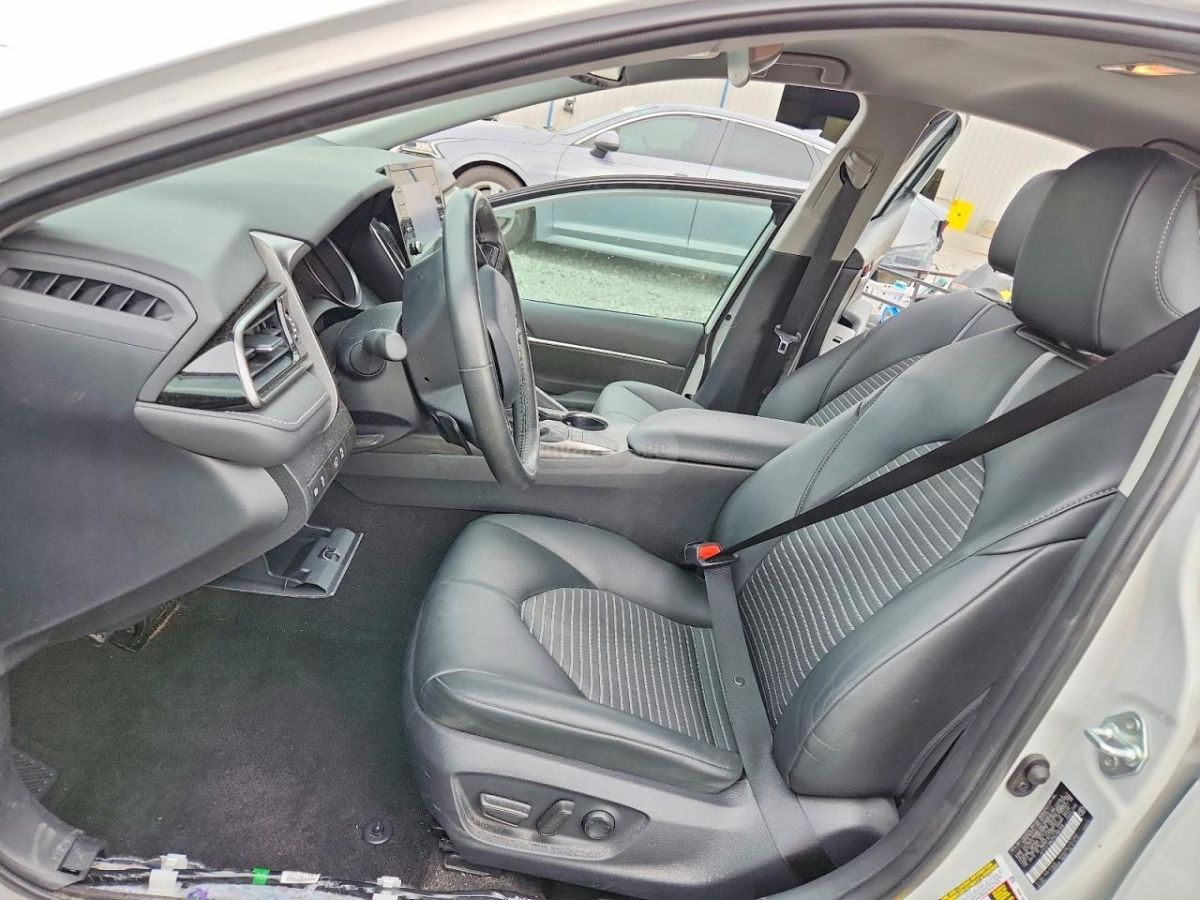 Toyota SE Nightshade 4dr Front-Wheel — миниатюра 7