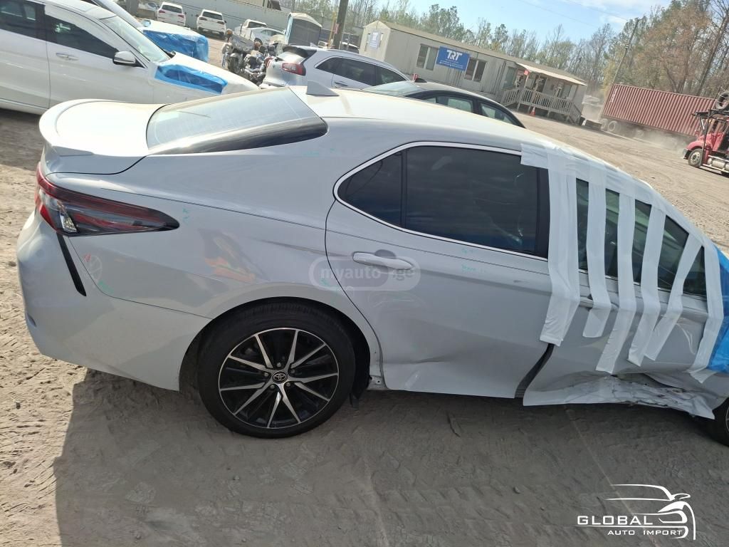 Toyota SE Nightshade 4dr Front-Wheel — миниатюра 9