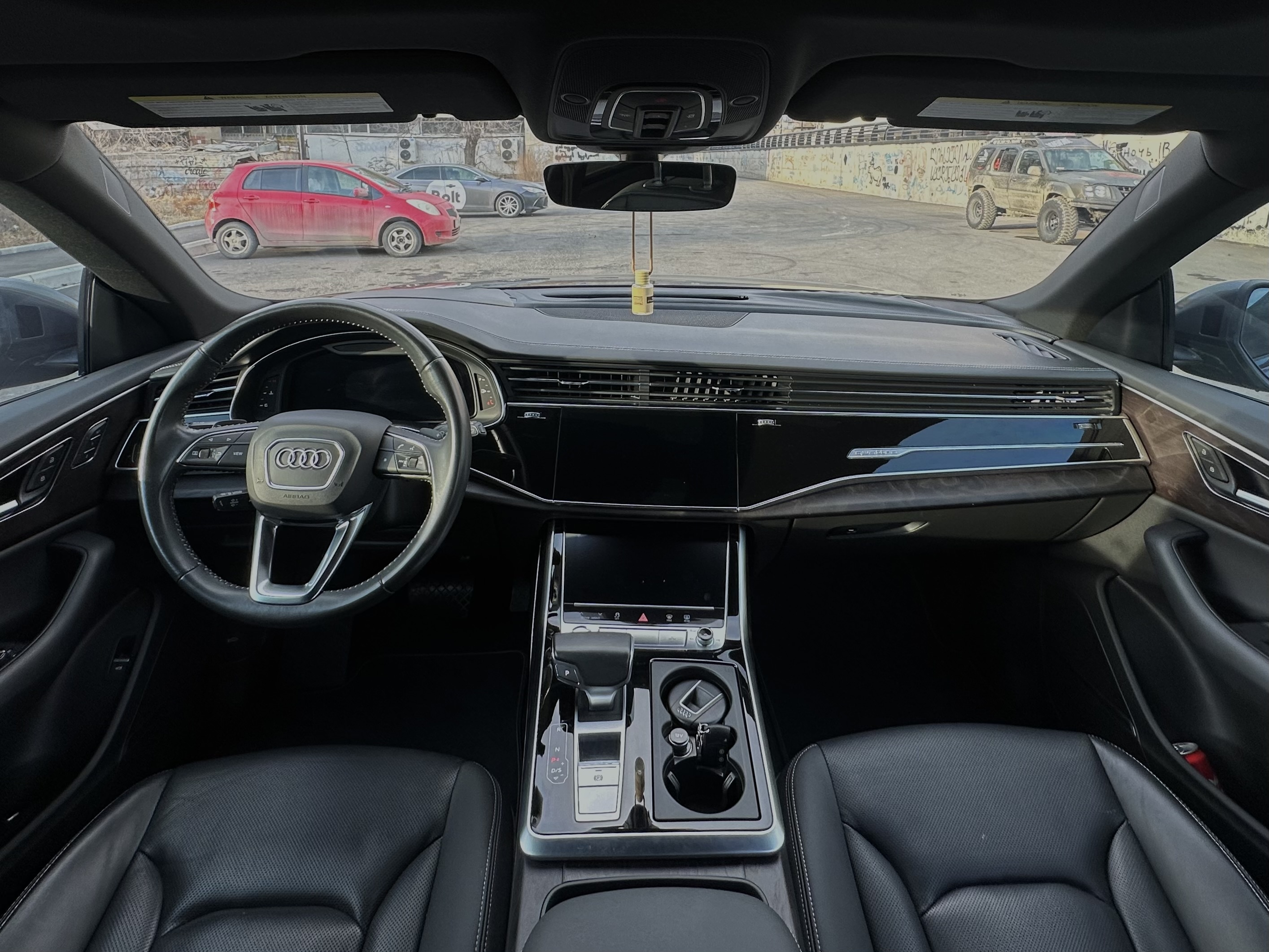 AudiQ82019