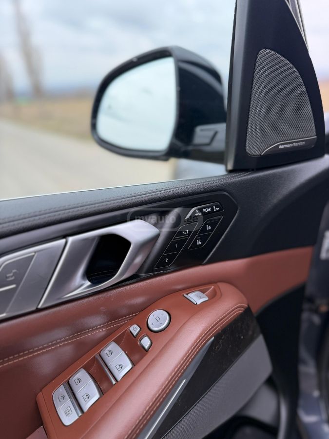 BMW X7 - фото 11