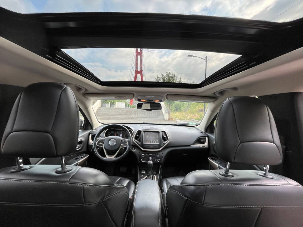 Jeep Cherokee - фото 4