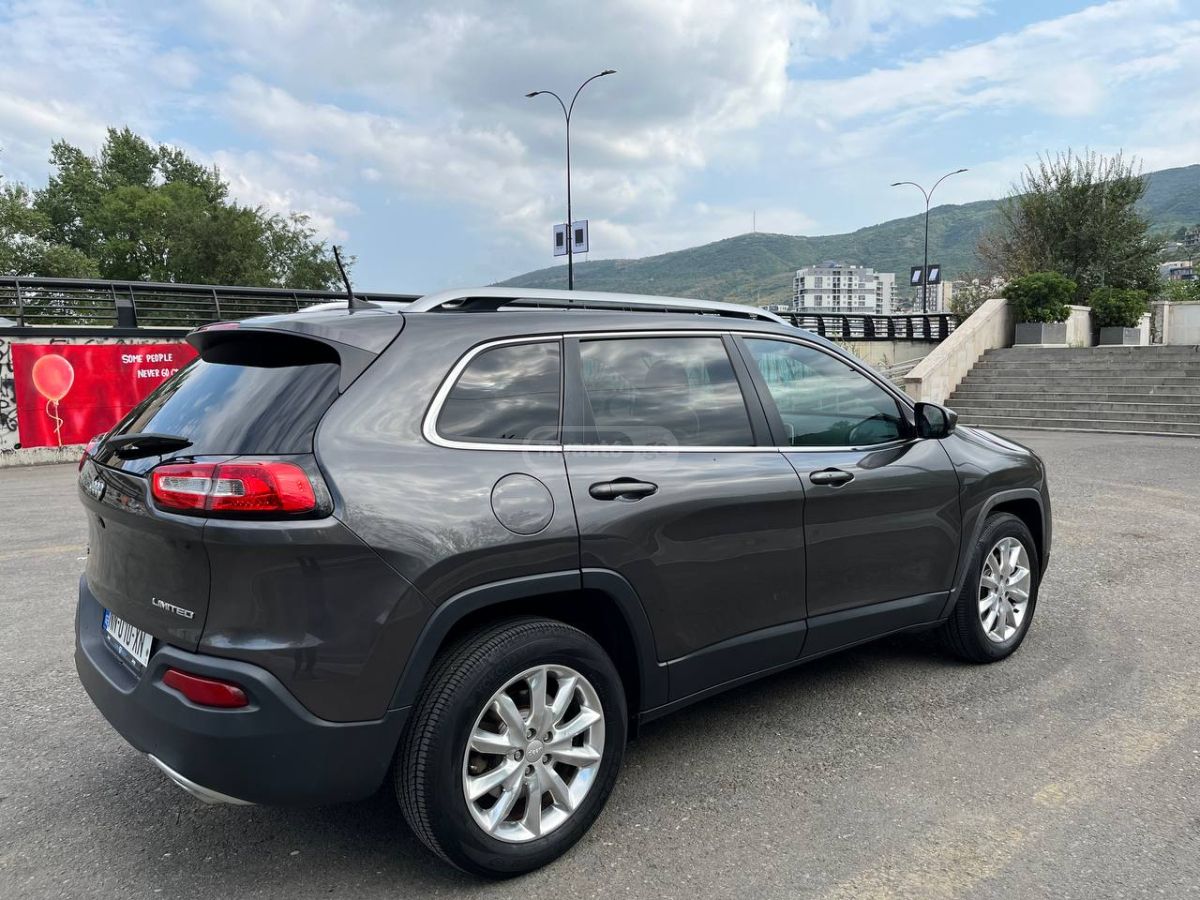 Jeep Cherokee - фото 6