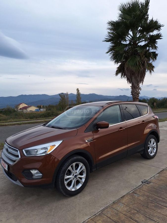 Ford Escape - фото 1