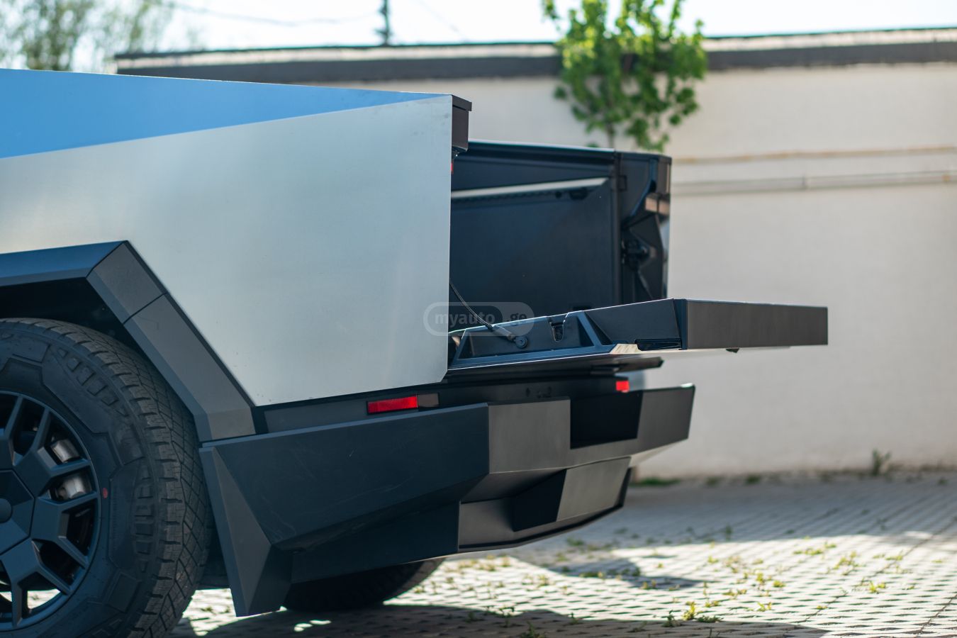 Tesla Cybertruck  