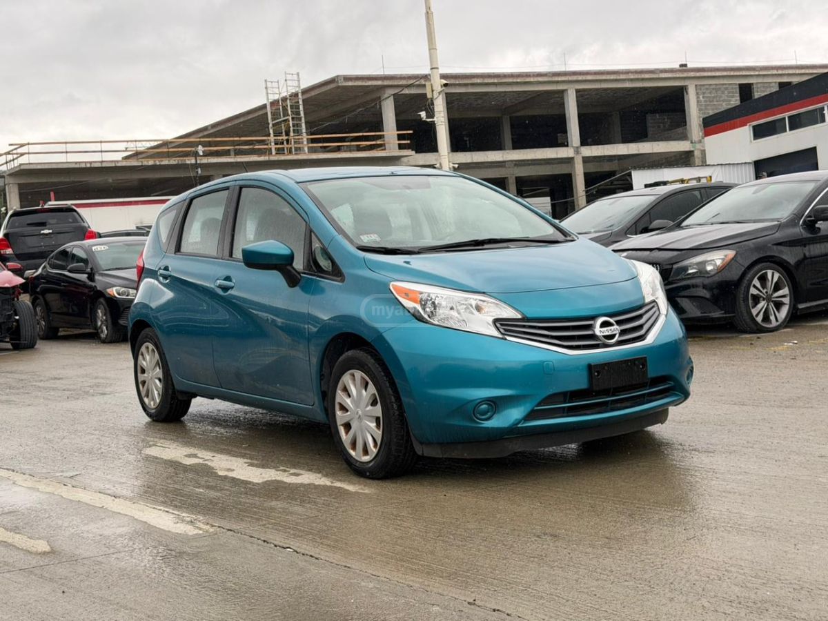 Nissan Versa - фото 1