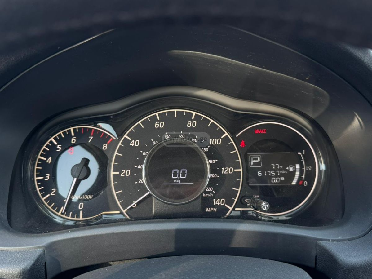 Nissan Versa - фото 6