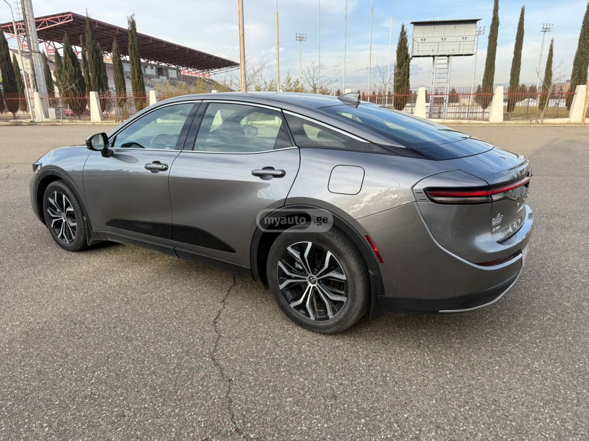 Toyota XLE 4dr Sedan CVT — миниатюра 4