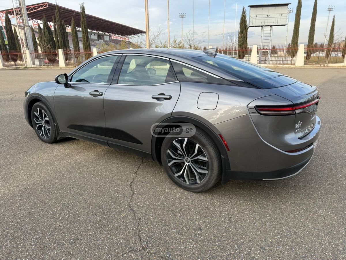 Toyota XLE 4dr Sedan CVT — миниатюра 6