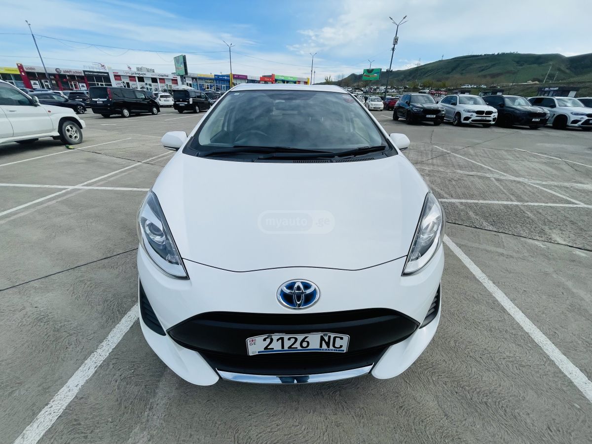 Toyota Aqua - фото 1