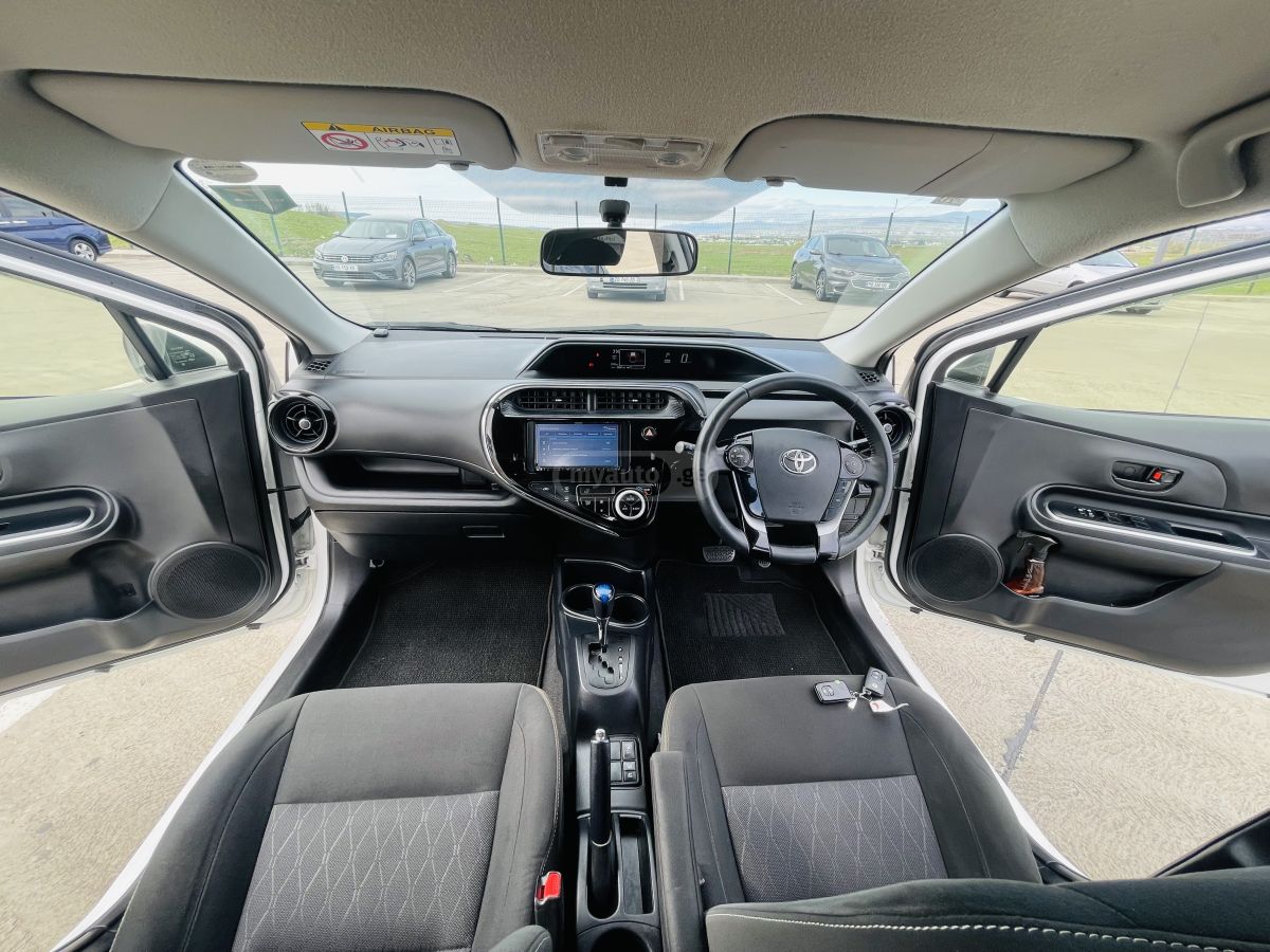 Toyota Aqua - фото 10