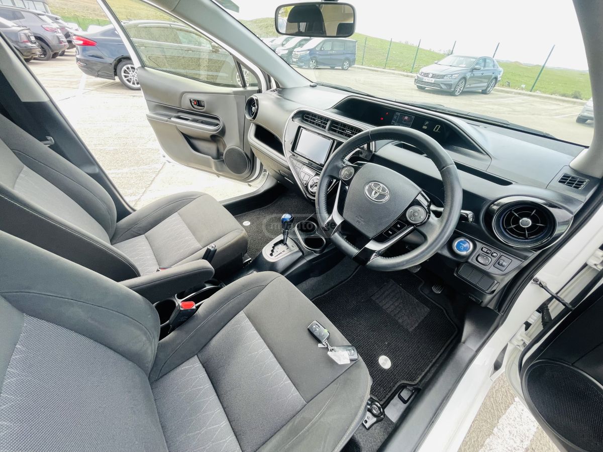 Toyota Aqua - фото 12