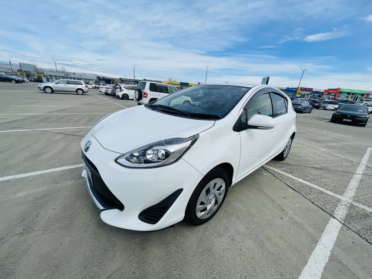 Toyota Aqua - фото 2