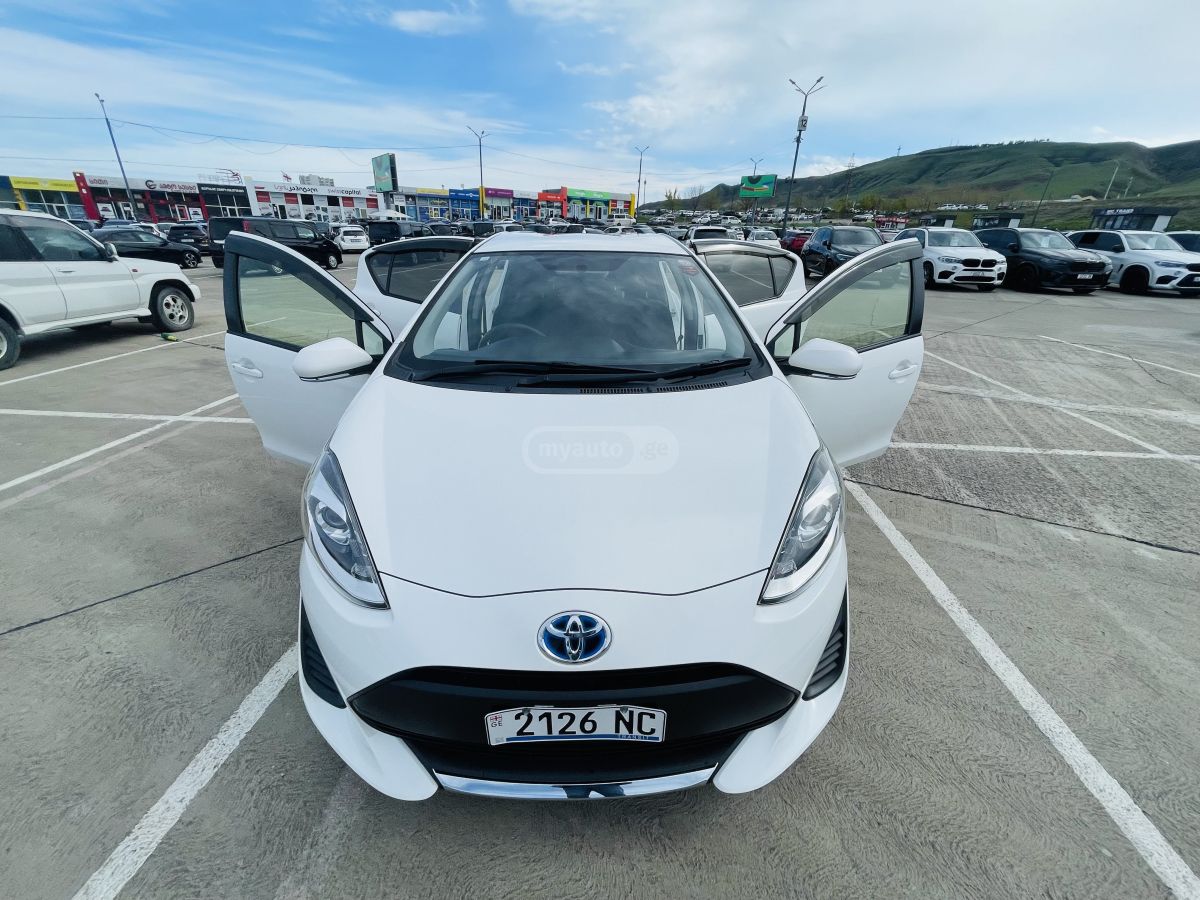 Toyota Aqua - фото 5