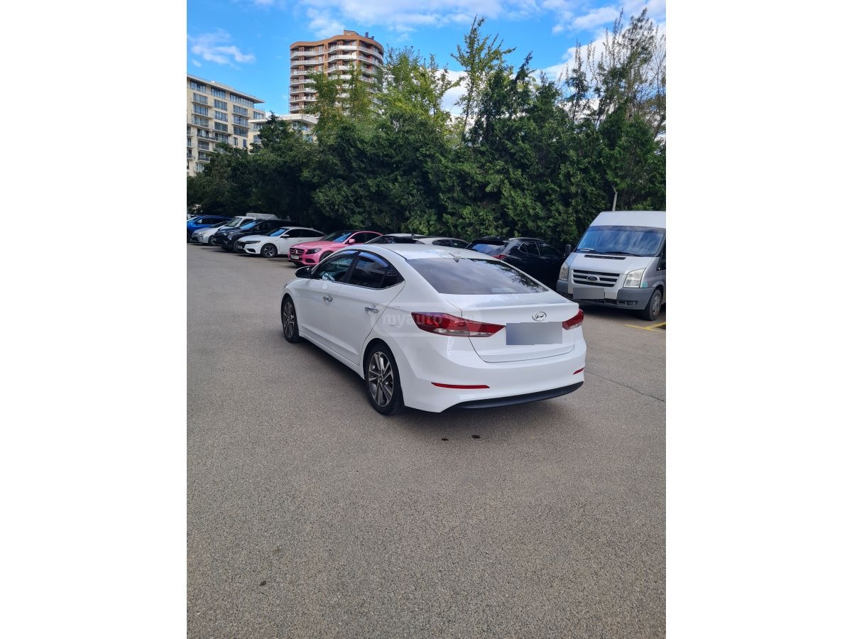 Hyundai Elantra - фото 3