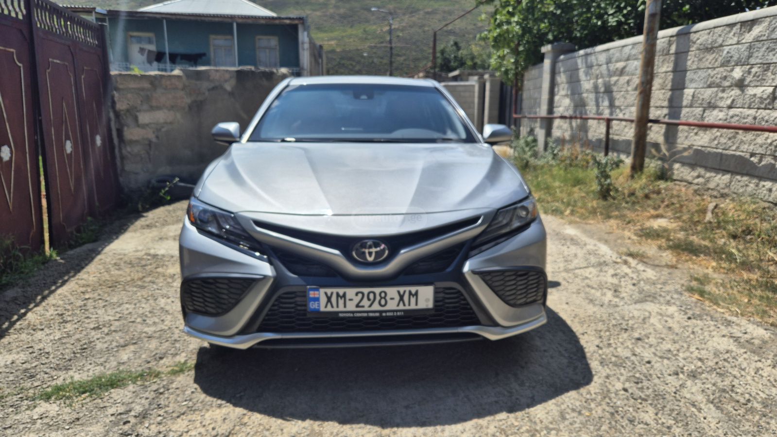 Toyota Camry - фото 1