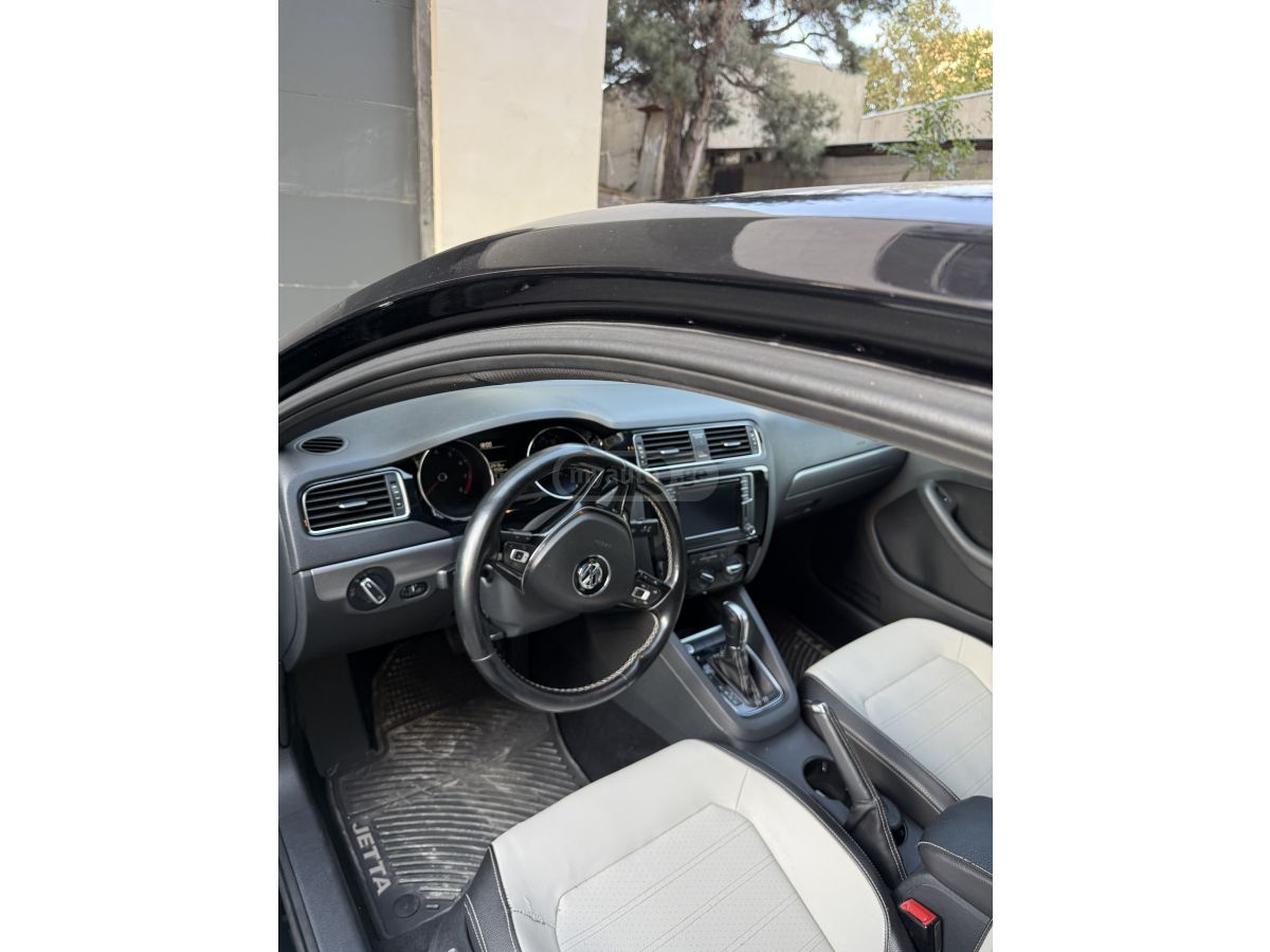 Volkswagen Jetta - фото 1