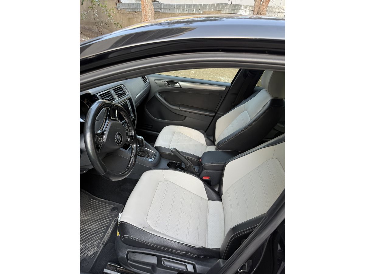 Volkswagen Jetta - фото 2
