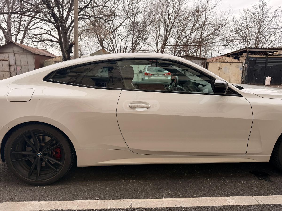 BMW Base 2dr Rear-Wheel Drive Coup — миниатюра 3