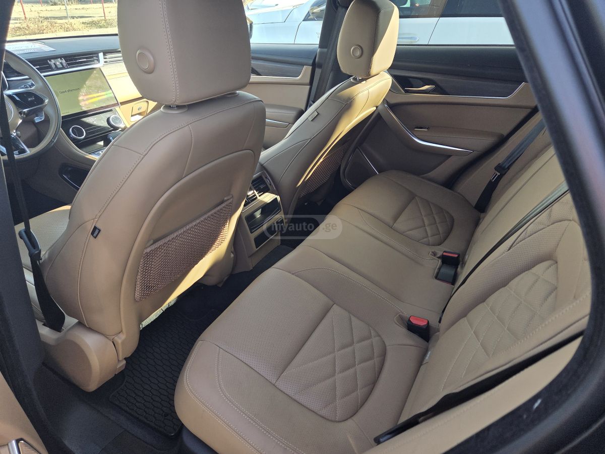 Jaguar F-Pace 2022 — миниатюра 6