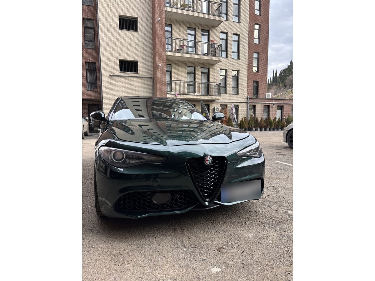 Alfa Romeo Giulia - фото 1