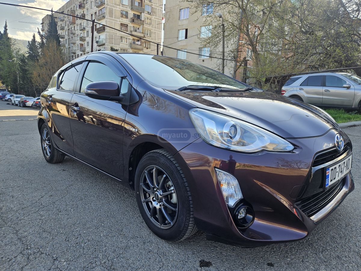 Toyota Aqua - фото 1