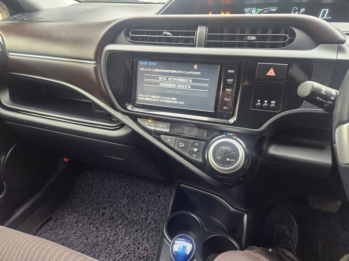 Toyota Aqua - фото 11