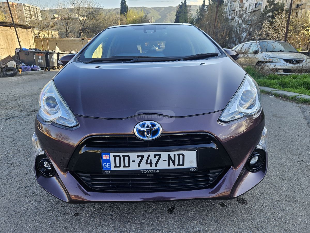 Toyota Aqua - фото 2