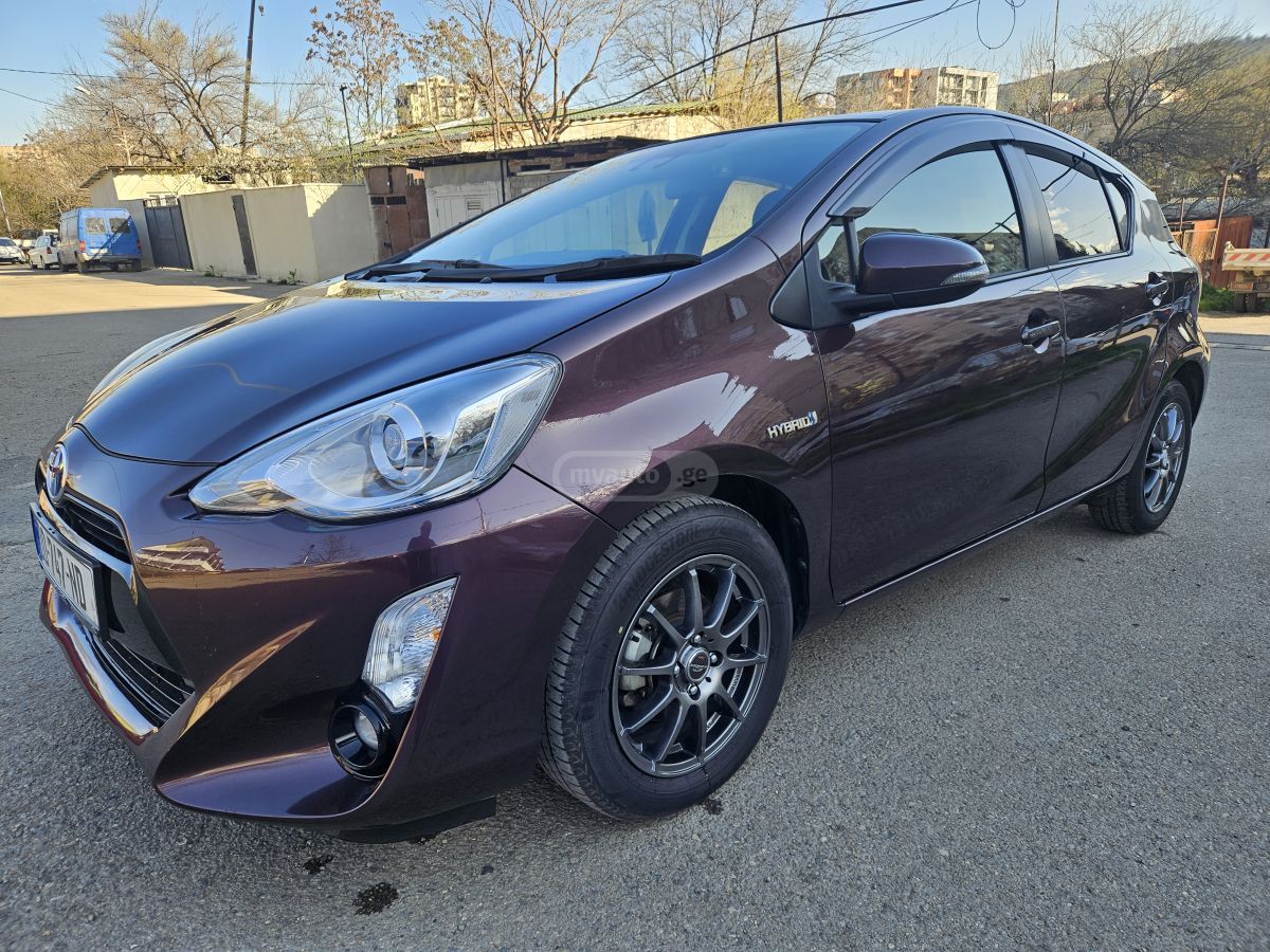 Toyota Aqua - фото 3