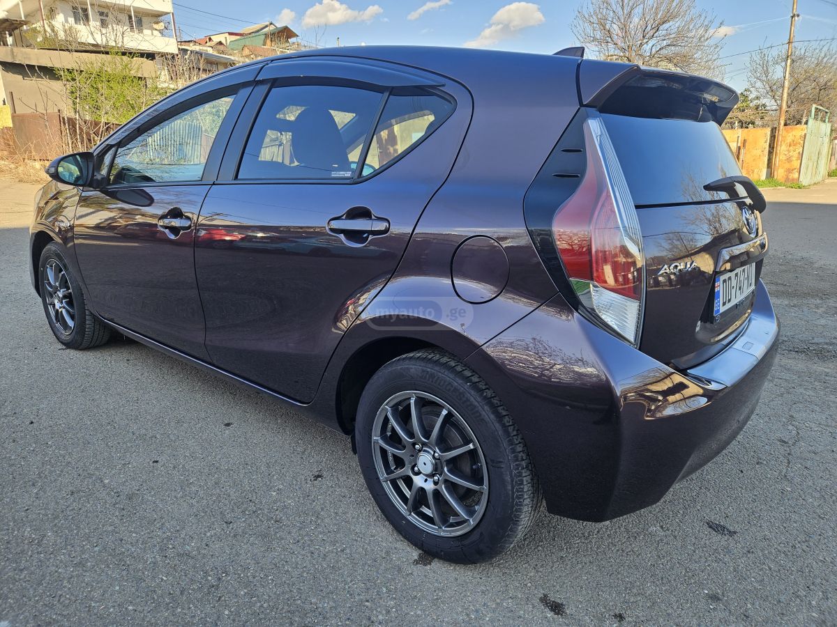 Toyota Aqua - фото 4