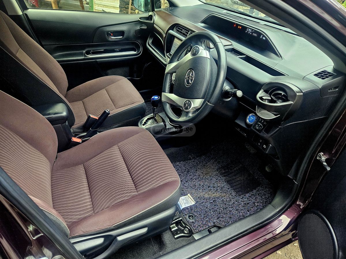 Toyota Aqua - фото 7