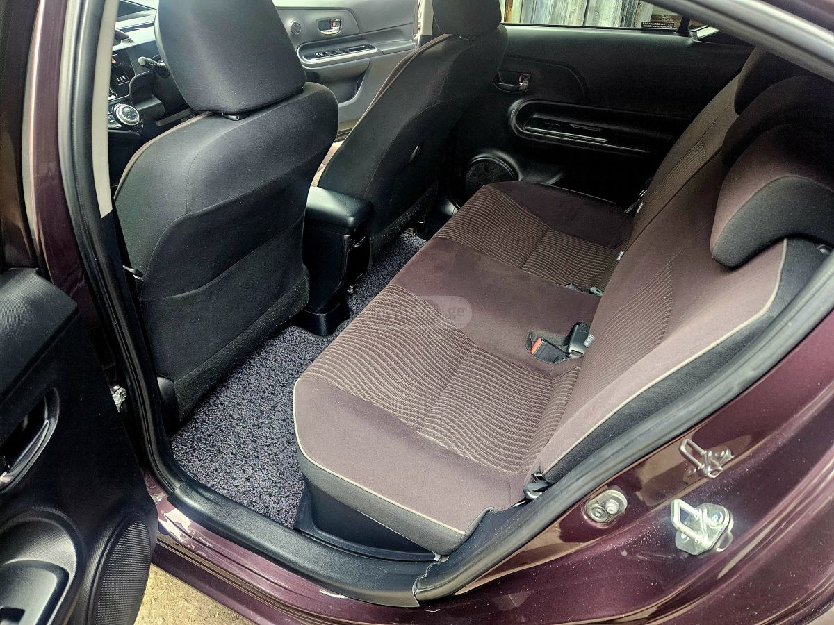 Toyota Aqua - фото 8