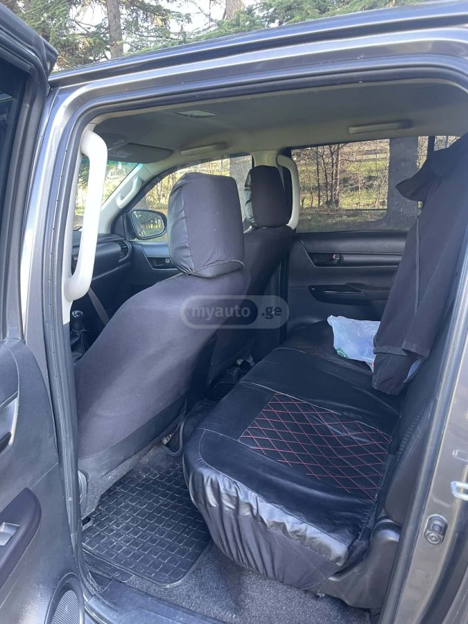 Toyota Hilux - фото 10