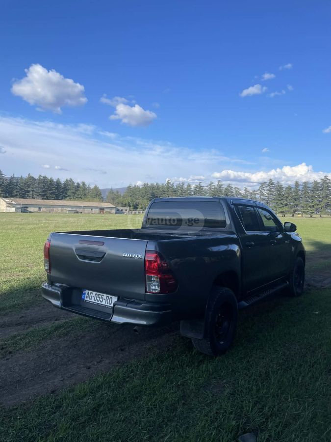 Toyota Hilux - фото 3