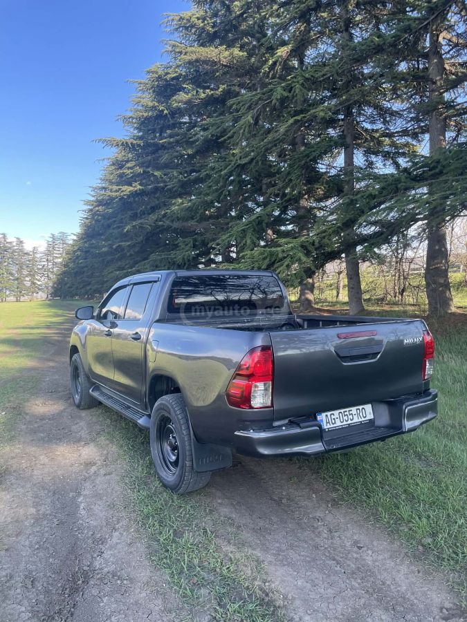 Toyota Hilux - фото 5