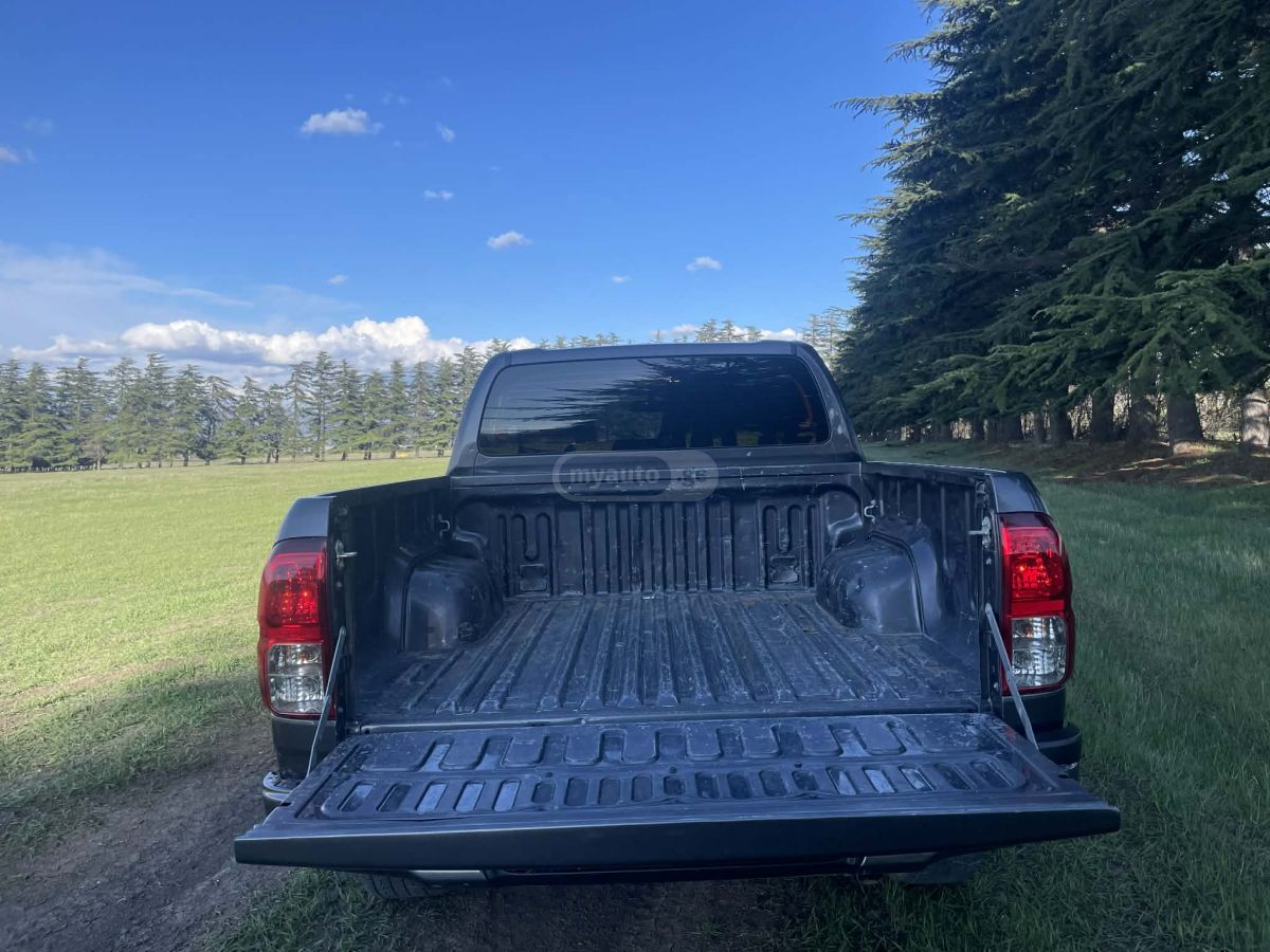 Toyota Hilux - фото 6