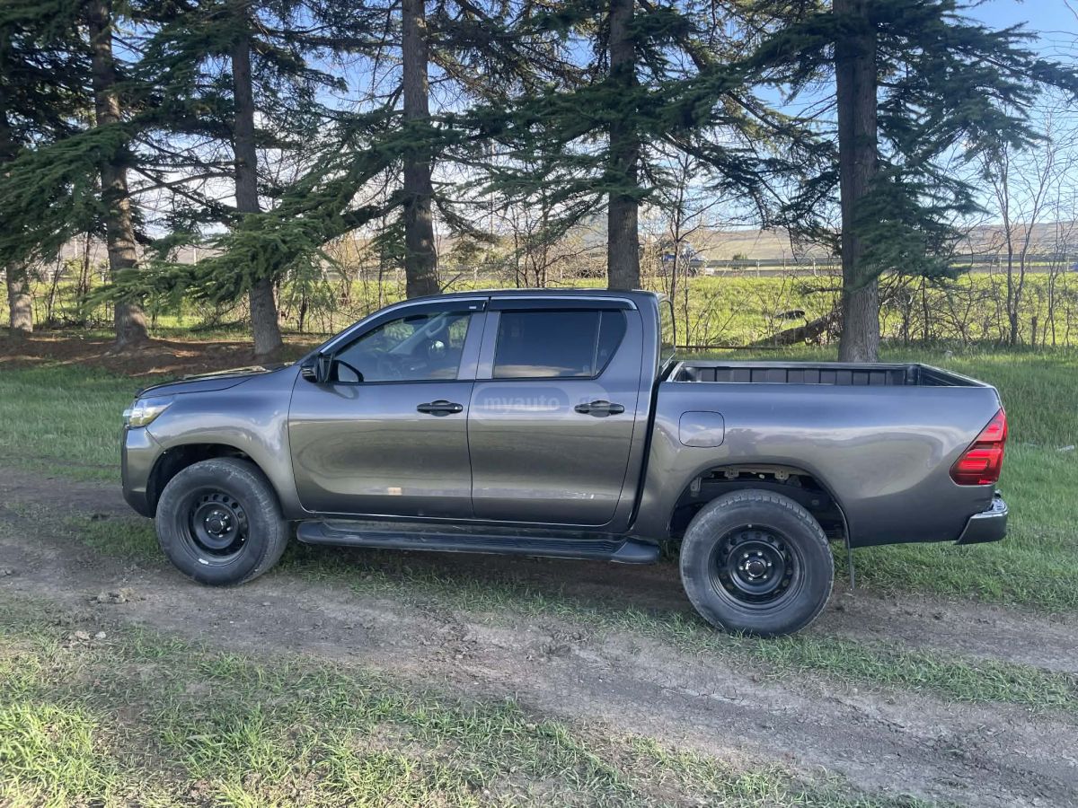 Toyota Hilux - фото 7