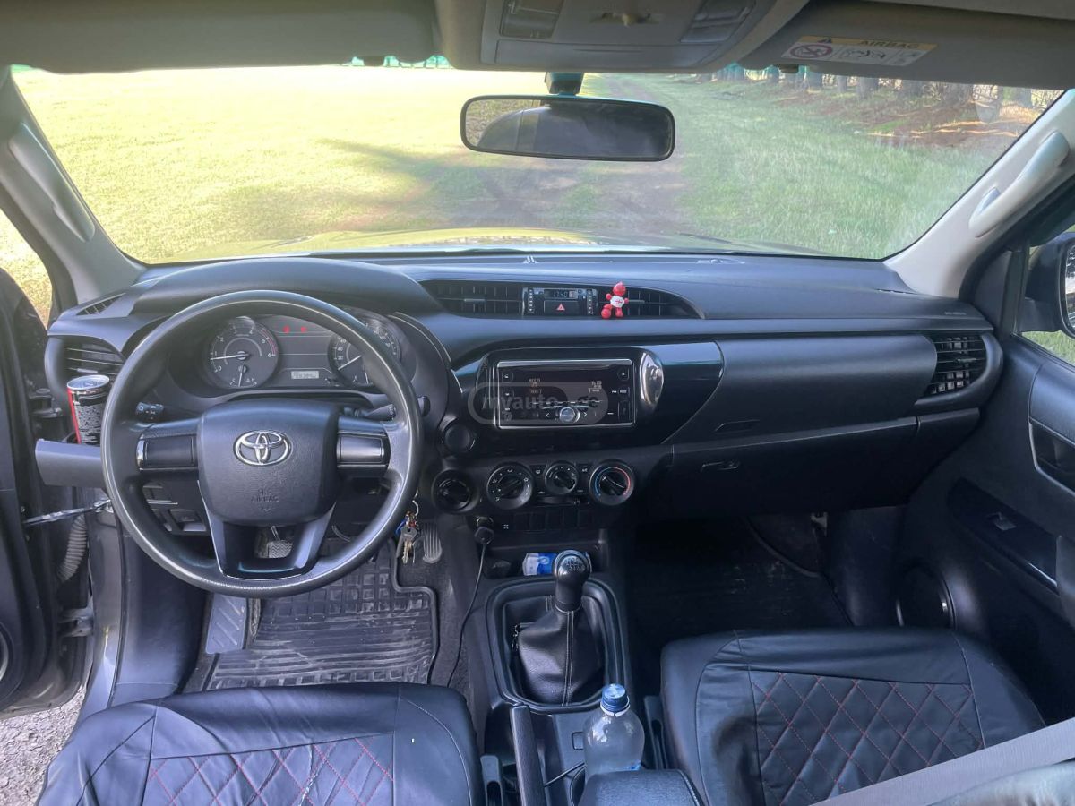 Toyota Hilux - фото 9