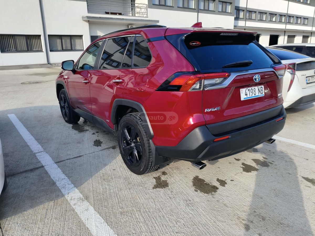 Toyota RAV 4 - фото 1