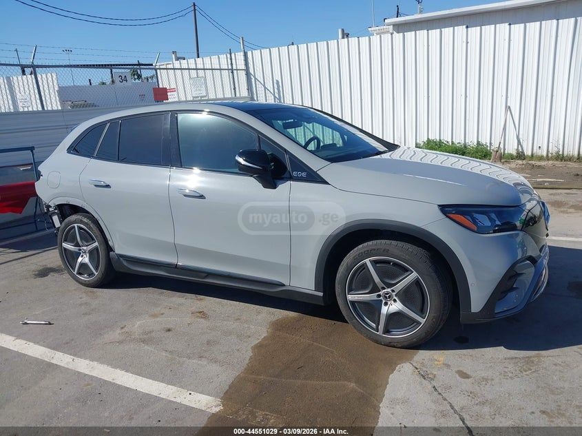 Mercedes-Benz EQE SUV 350 - фото 10