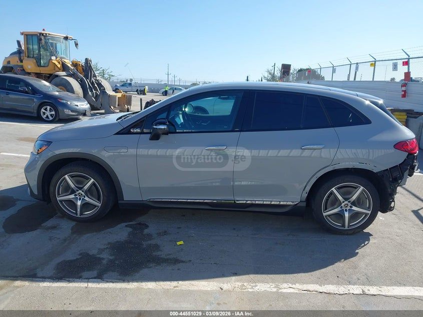 Mercedes-Benz EQE SUV 350 - фото 11