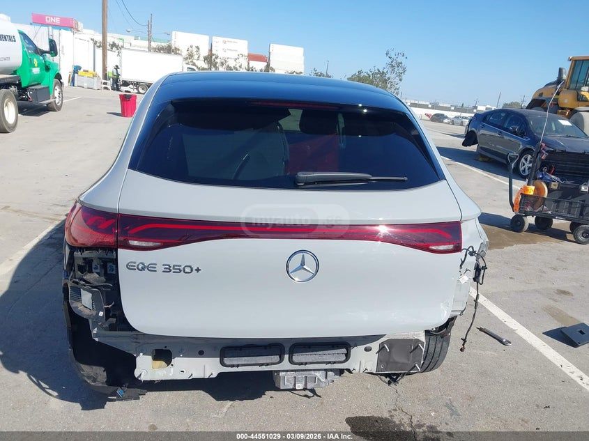 Mercedes-Benz EQE SUV 350 - фото 12