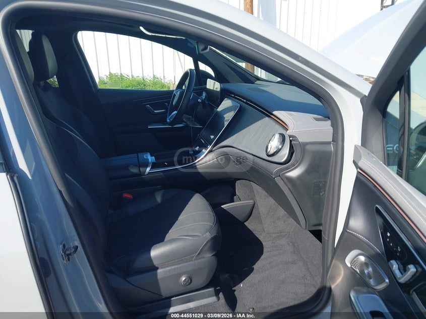 Mercedes-Benz EQE SUV 350 - фото 5