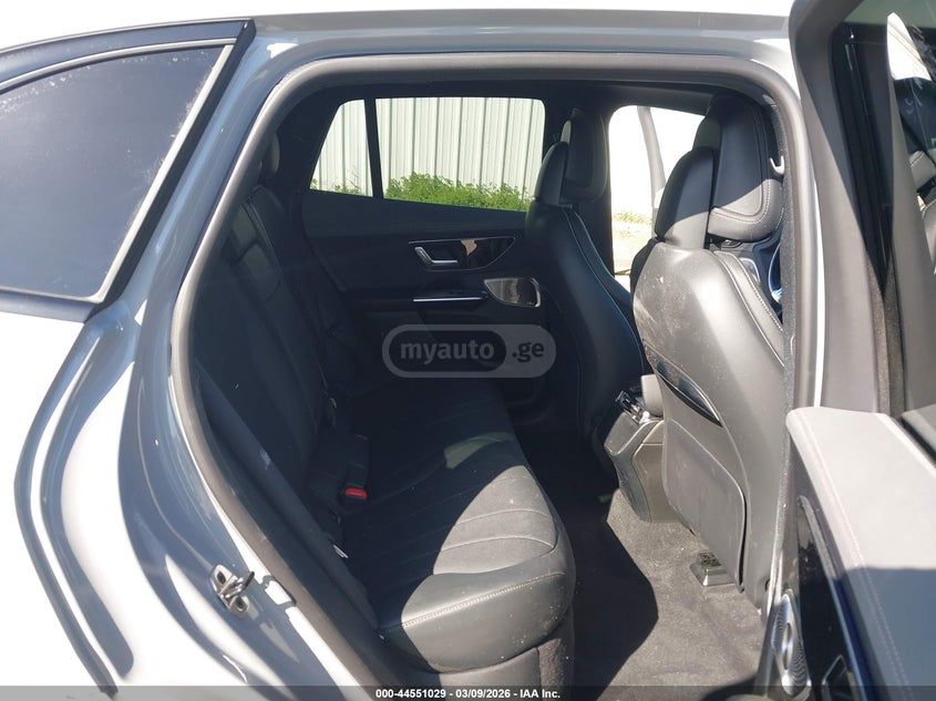 Mercedes-Benz EQE SUV 350 - фото 7