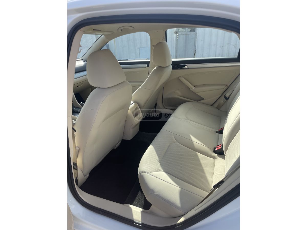 Volkswagen Passat - фото 6