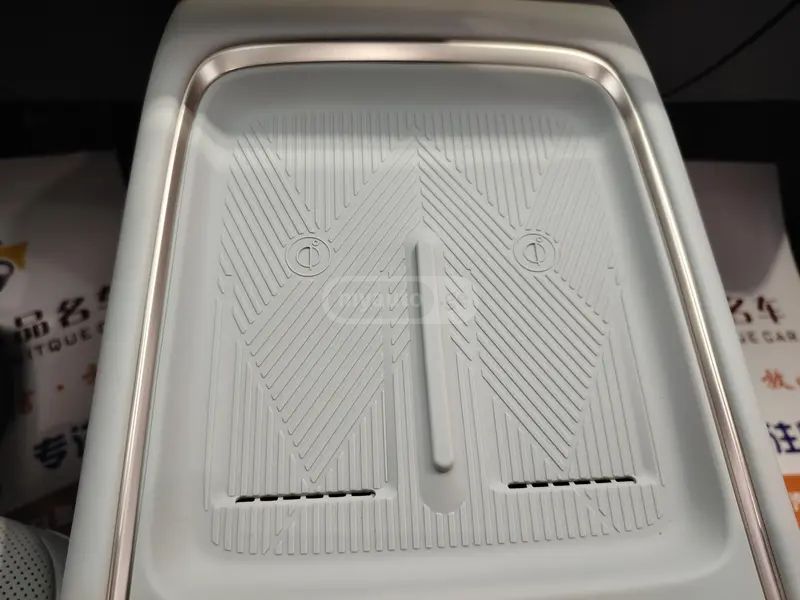 XPeng P7 2024 — миниатюра 12