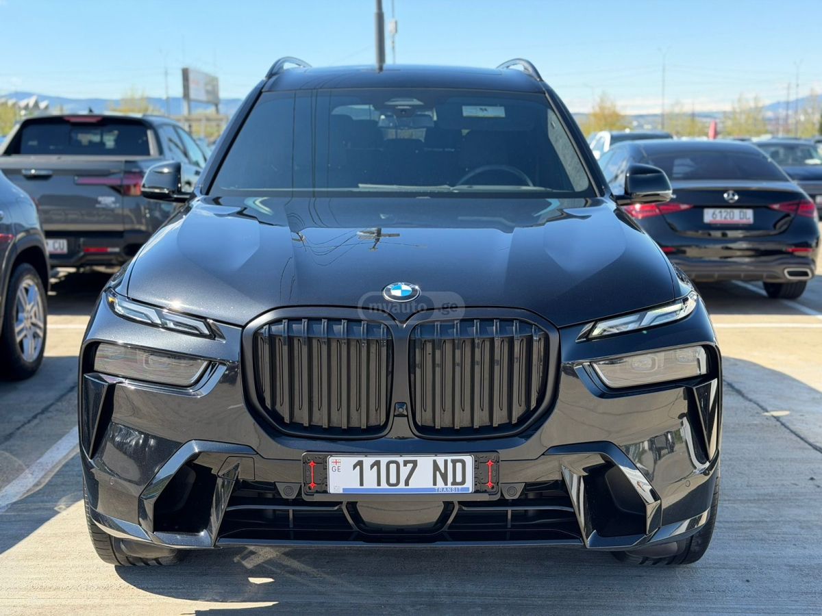 BMW X7 - фото 1
